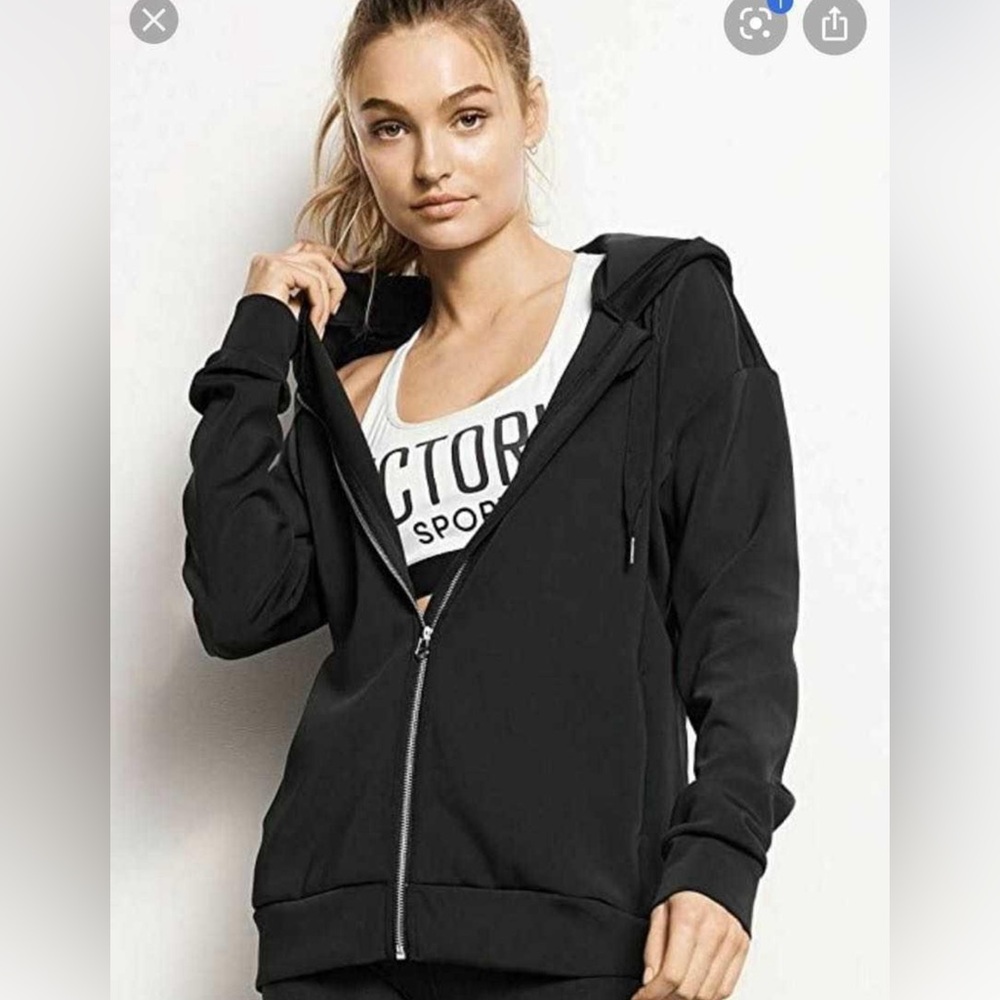 Sport jacket with mesh sleeves